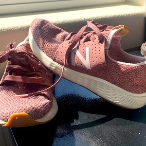 NB light pink shoes